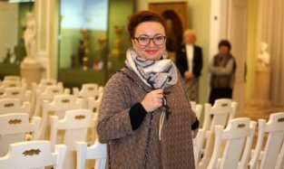 В платье омского дизайнера Елены Шнякиной вышла в свет телеведущая Марьяна Киселева